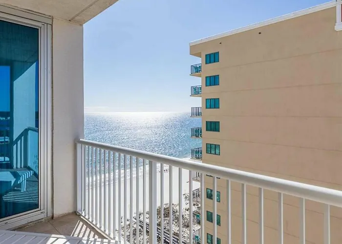 Island Tower Apartment *