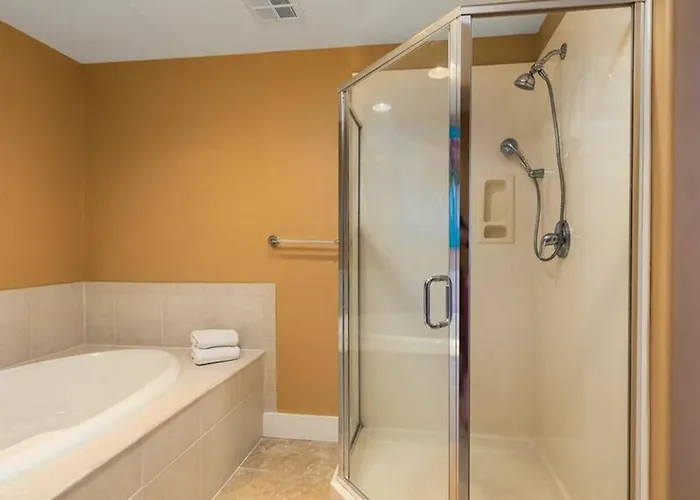 Island Tower Apartment